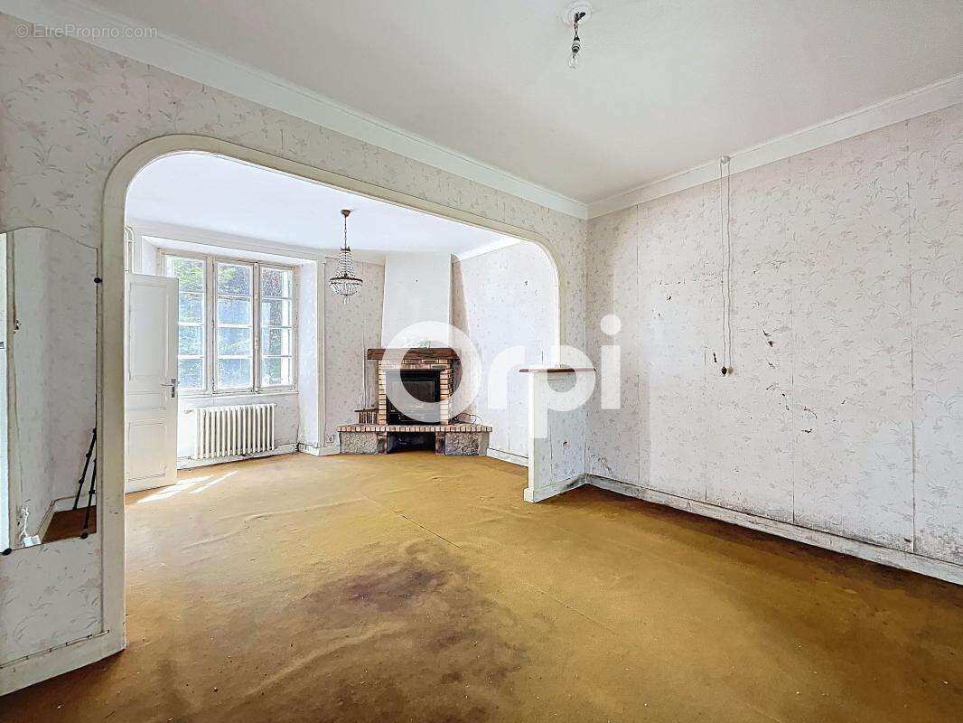 Maison à MONTAIGNAC-SAINT-HIPPOLYTE