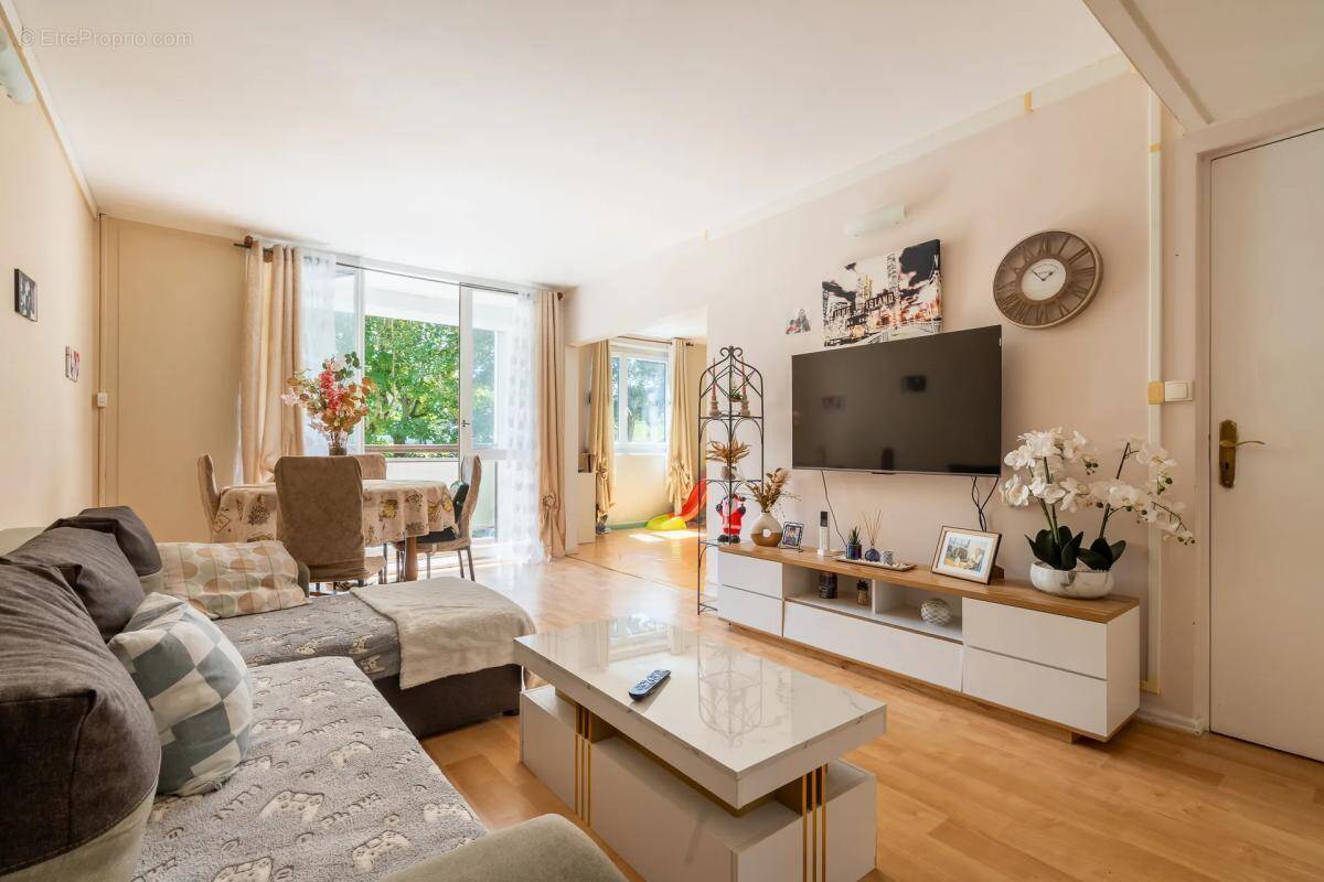 Appartement à CLICHY-SOUS-BOIS