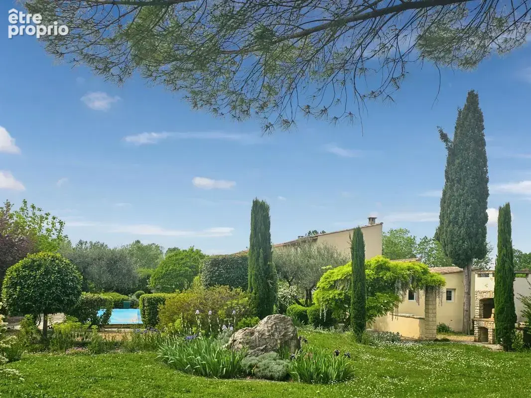 UZES: Maison  sur grand jardin 3300 m² constructible - photo 17