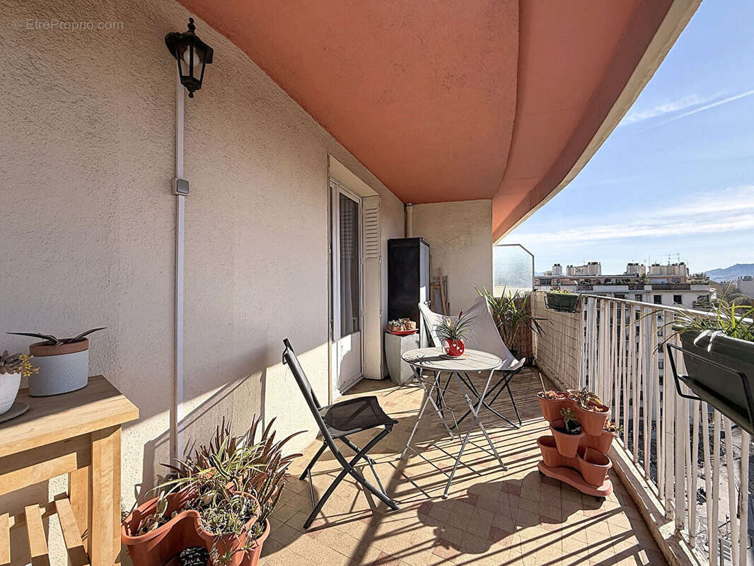 Appartement à MARSEILLE-5E