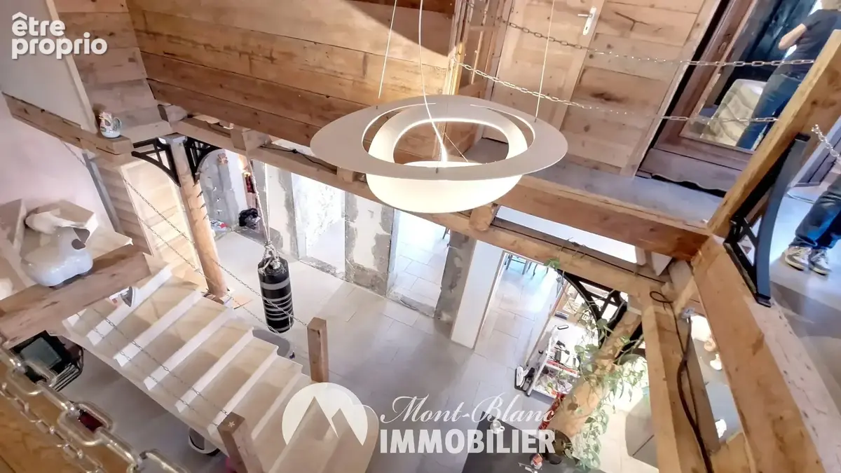 Une maison de caractère pleine de charme et de possibilités - photo 10