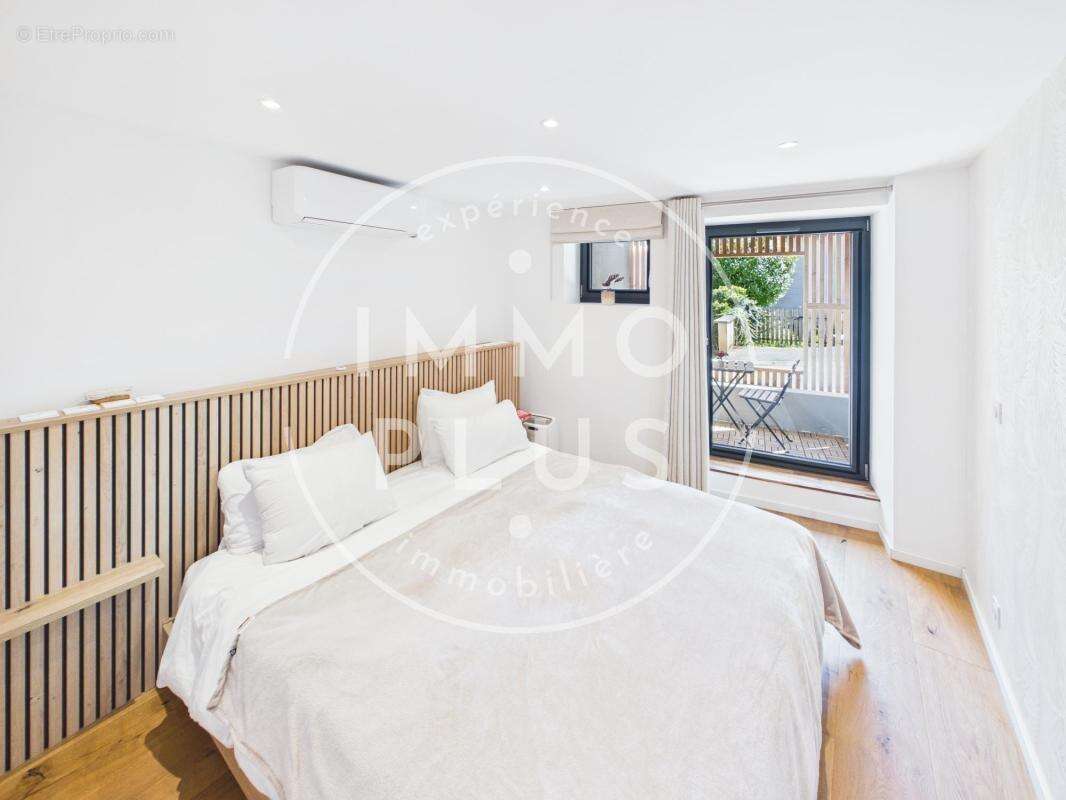 Vente - Maison - 7 pièces + cuisine - 210 m² - 850 000 € - - photo 15