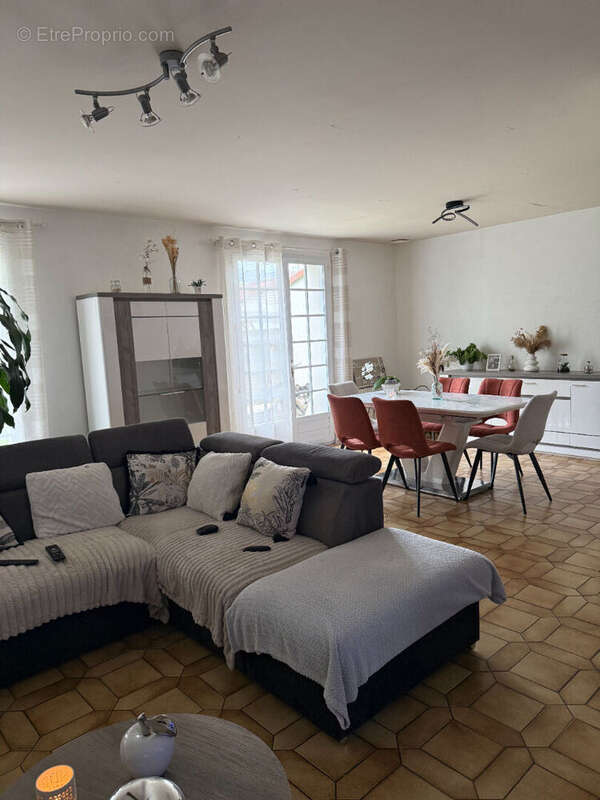 Maison à MONTAIGU