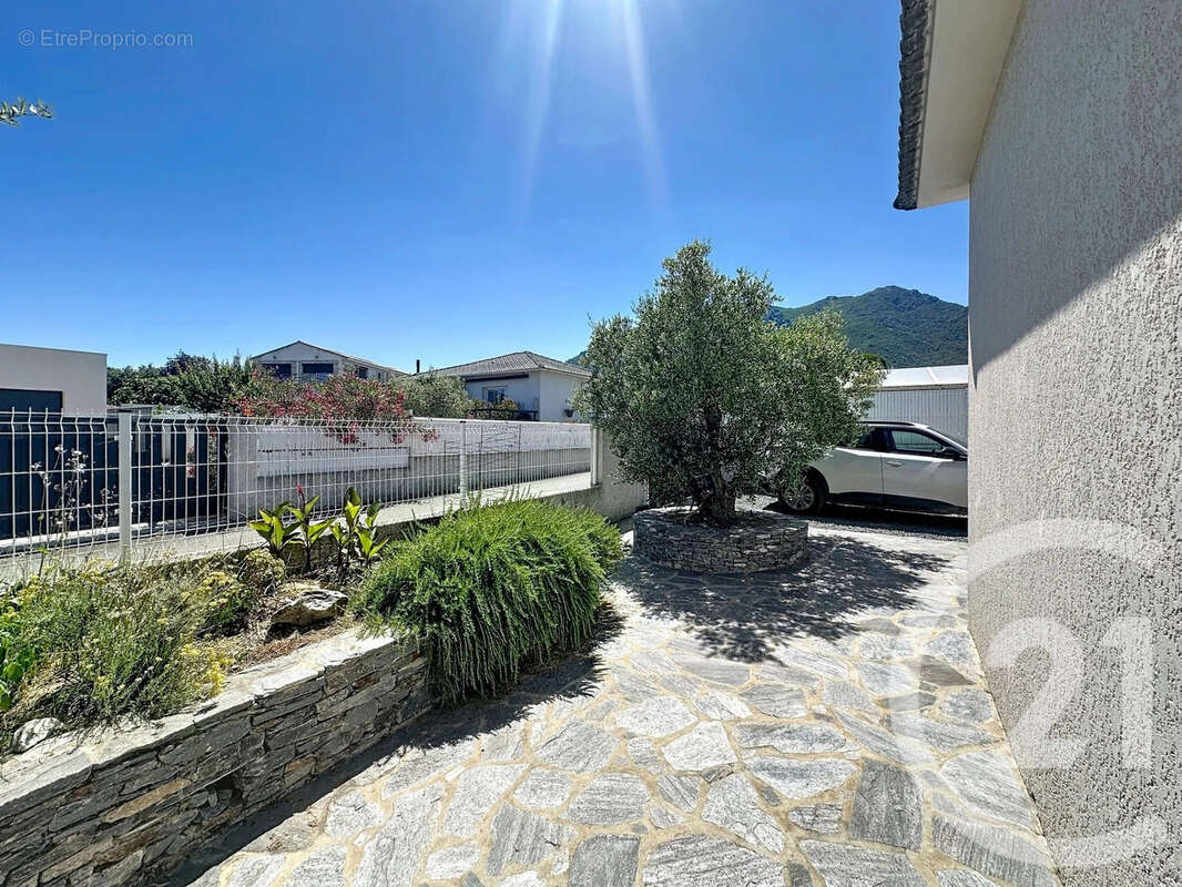 Maison 90 m² à Santa-Maria-Poggio  - photo 10