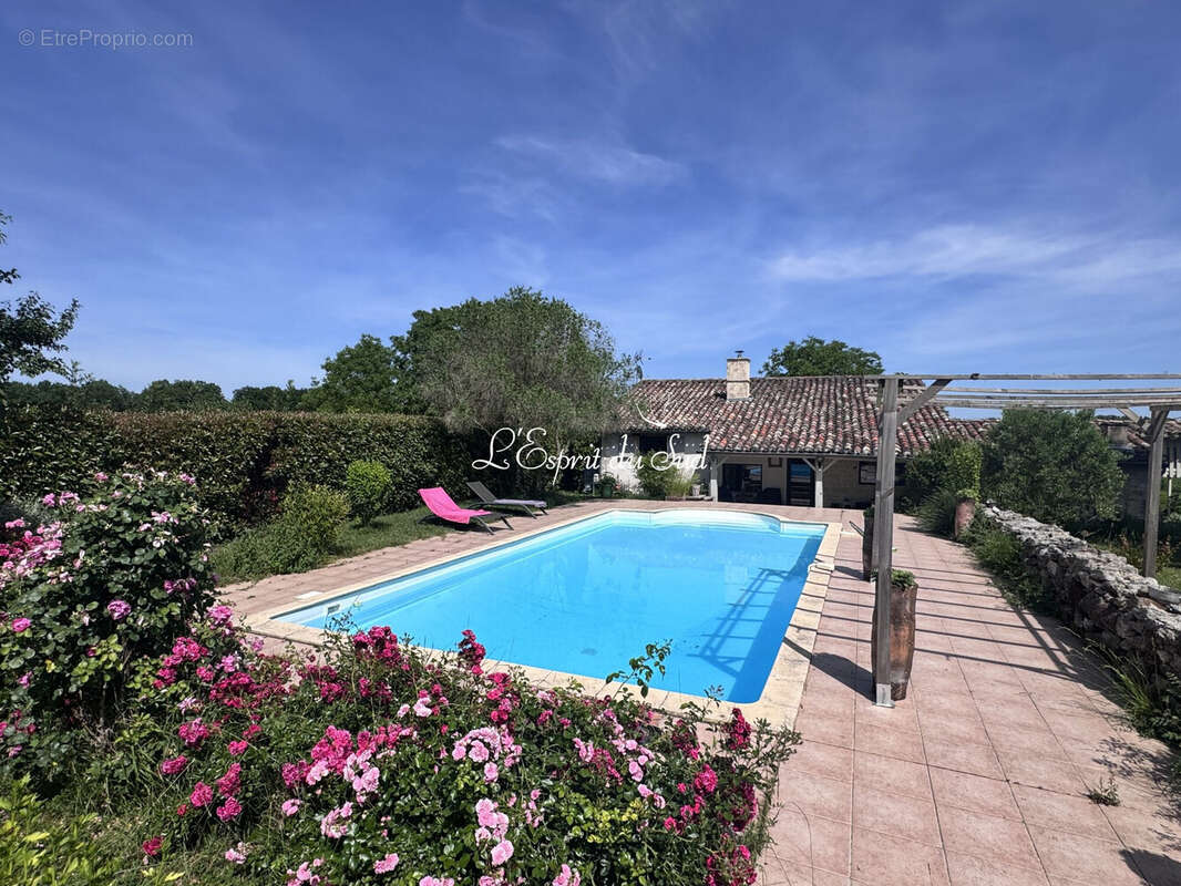 Maison 172 m² à Cahuzac-Sur-Vere  - photo 2