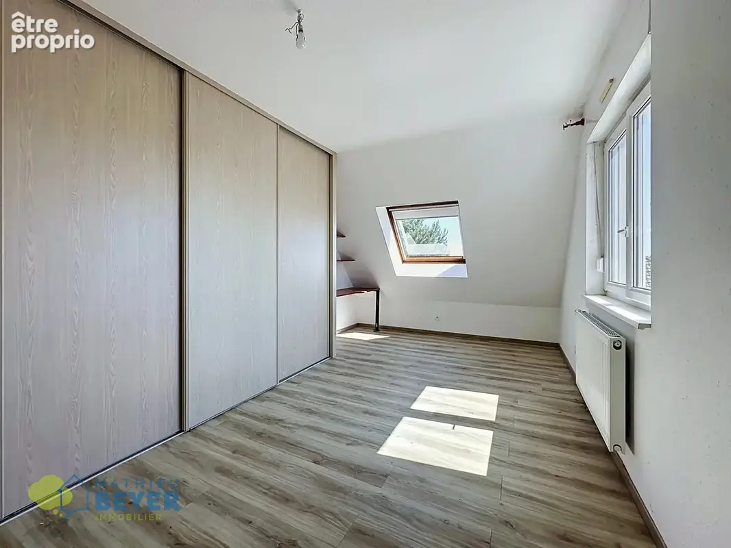 ACHENHEIM – Superbe duplex 4 pièces avec 2 terrasses, cave et stationnements - photo 7