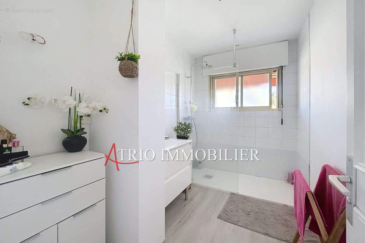 Appartement à SAINT-LAURENT-DU-VAR