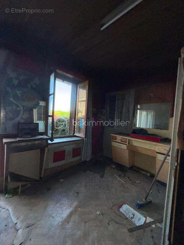  À vendre – Maison en pierre d’environ 120m2 à rénover entièrement - photo 4