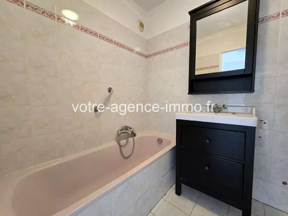 Appartement à SAINT-LAURENT-DU-VAR