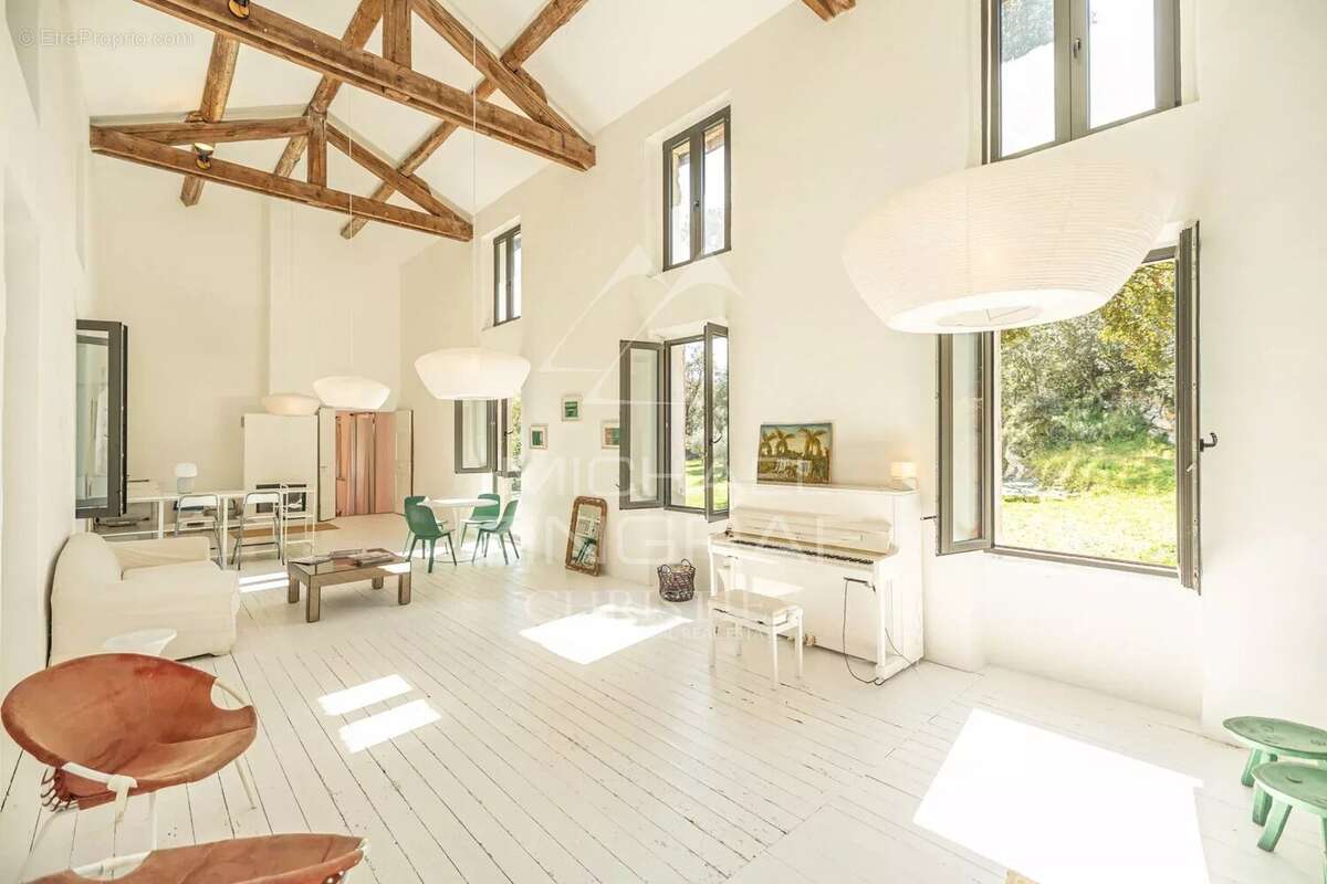 Maison à L'ISLE-SUR-LA-SORGUE