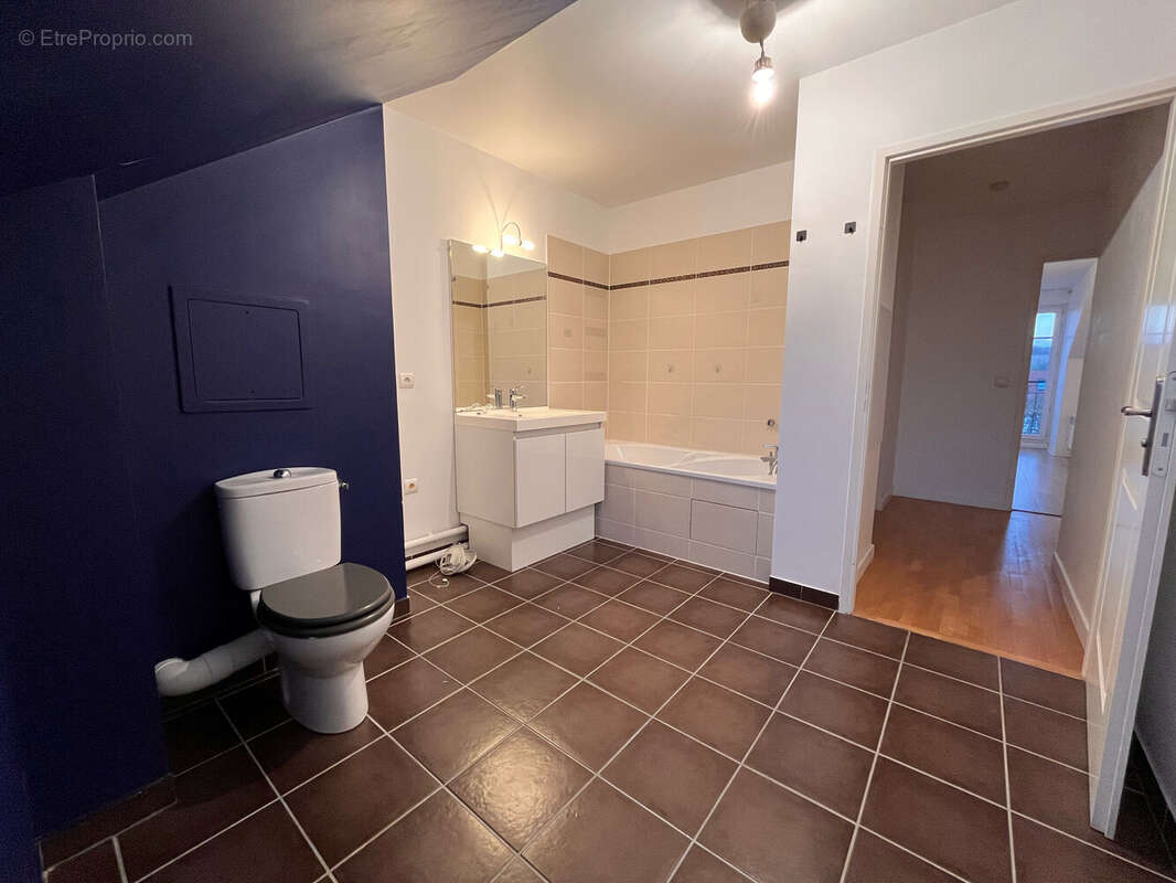 Appartement à LES CLAYES-SOUS-BOIS