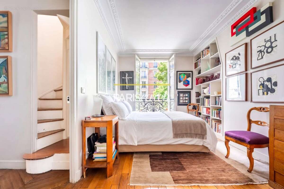 Appartement à PARIS-16E