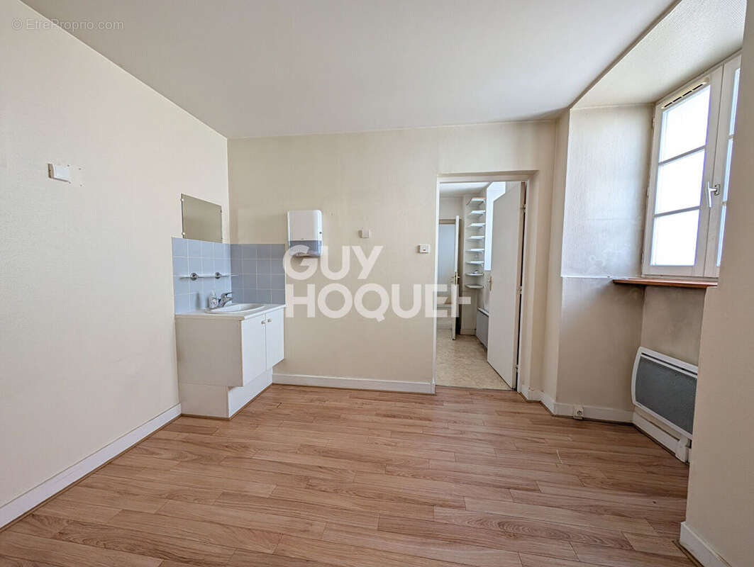 Commerce à LOUVECIENNES