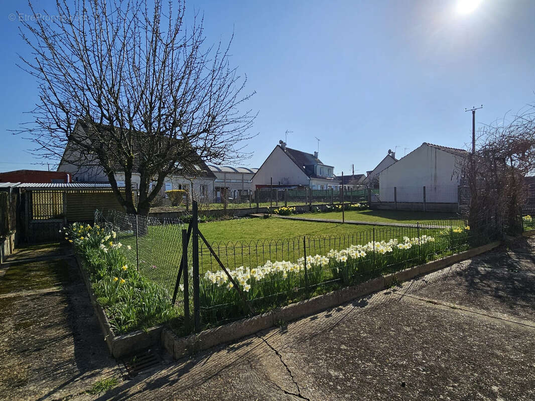 Maison à BEVILLE-LE-COMTE