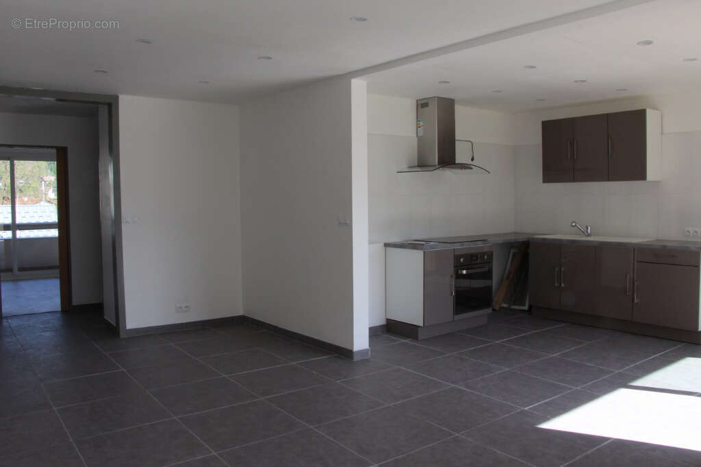 Appartement  3 pièce(s) cave + garage + 1 place de parking - photo 3