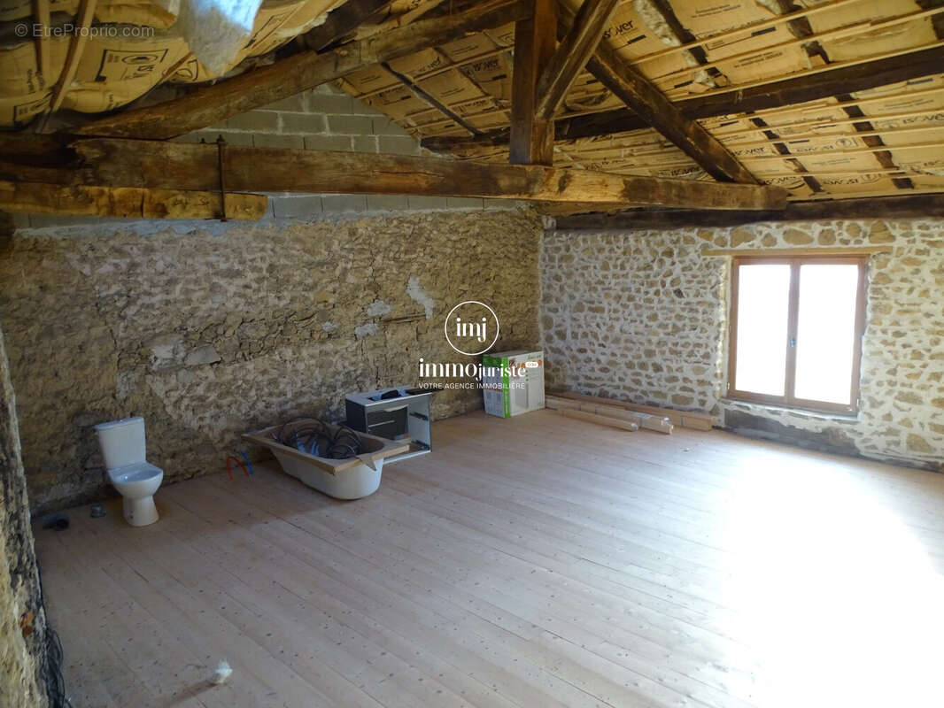 Maison 210 m² à Brigueuil  - photo 8