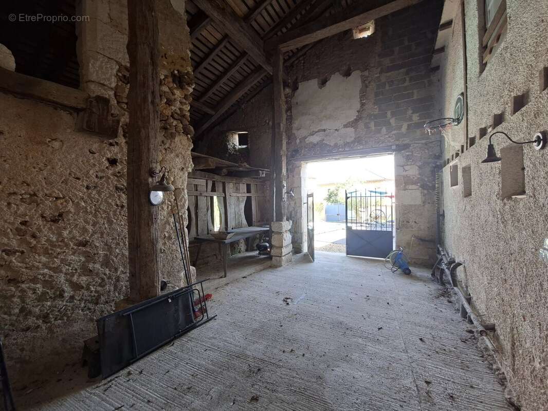 Maison de village historique avec une magnifique piscine - photo 16