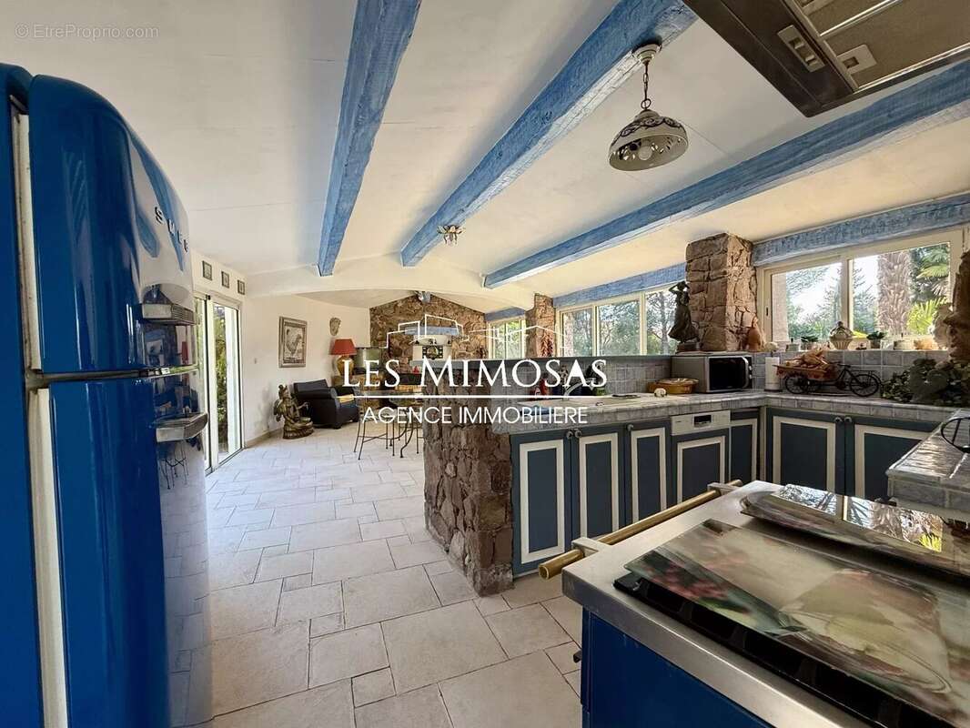 Maison à ROQUEBRUNE-SUR-ARGENS
