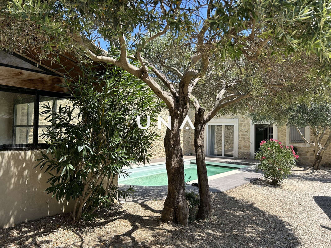 Maison à LAUDUN-L'ARDOISE