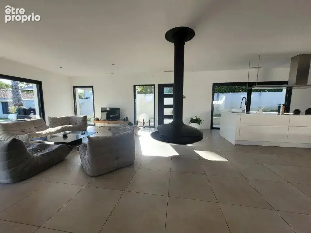 Maison 164 m² à Saint-Jean-De-Vedas  - photo 9