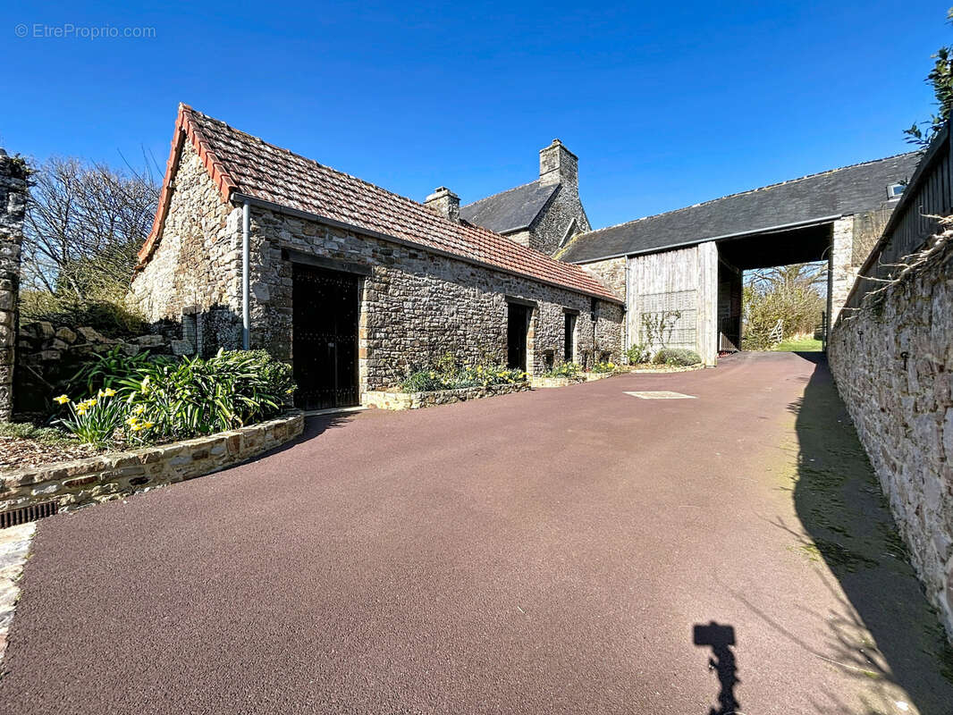 Maison à SAINT-MAURICE-EN-COTENTIN