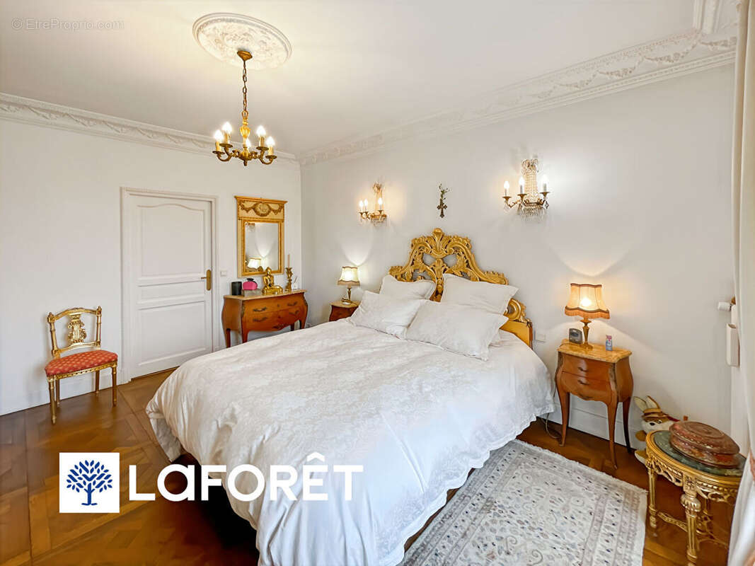 Maison à SAINTE-GENEVIEVE-DES-BOIS