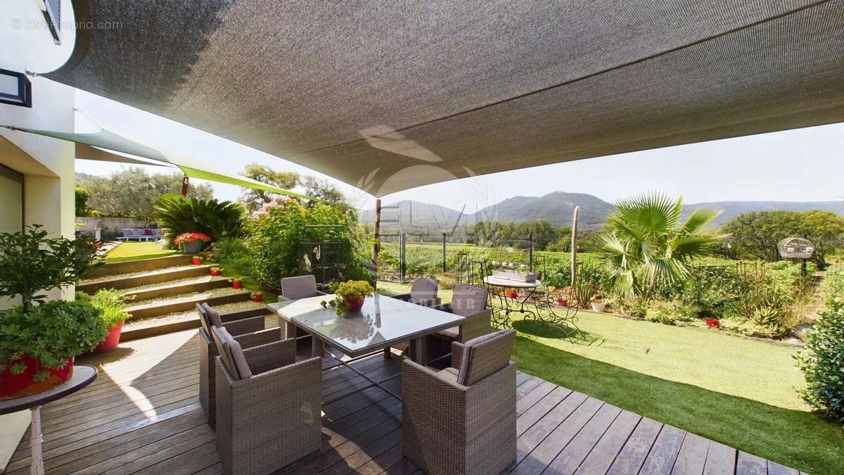 Maison à PLAN-DE-LA-TOUR