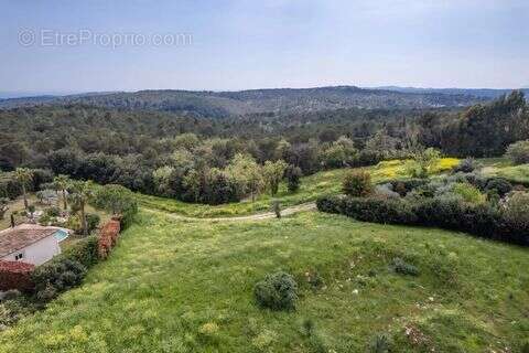 Terrain à ROQUEFORT-LES-PINS