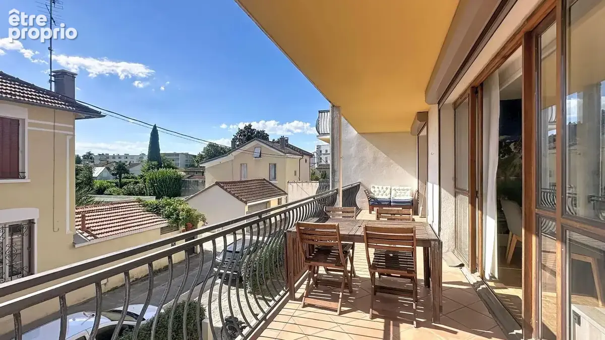 Valence -  t4 traversant avec terrasse de 20 m², garage et cave - photo 2