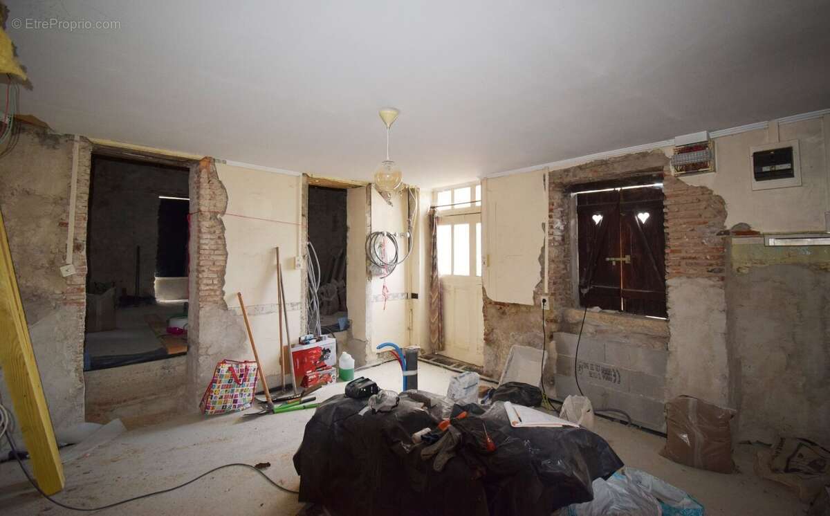 Maison à CREUZIER-LE-NEUF