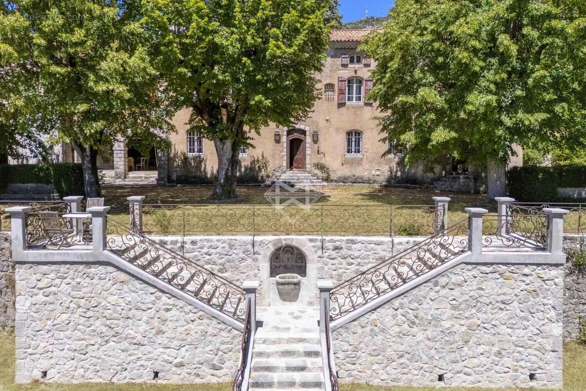 Exclusivité. Château du XVIe siècle – Domaine d'exception de 18 hectares au cœur de l'arrière-pays grassois - photo 4