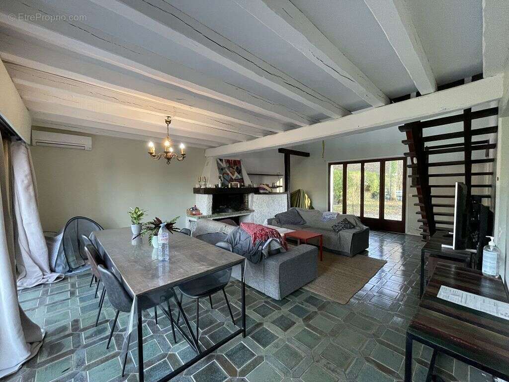 Maison à BAZOCHES-SUR-LE-BETZ