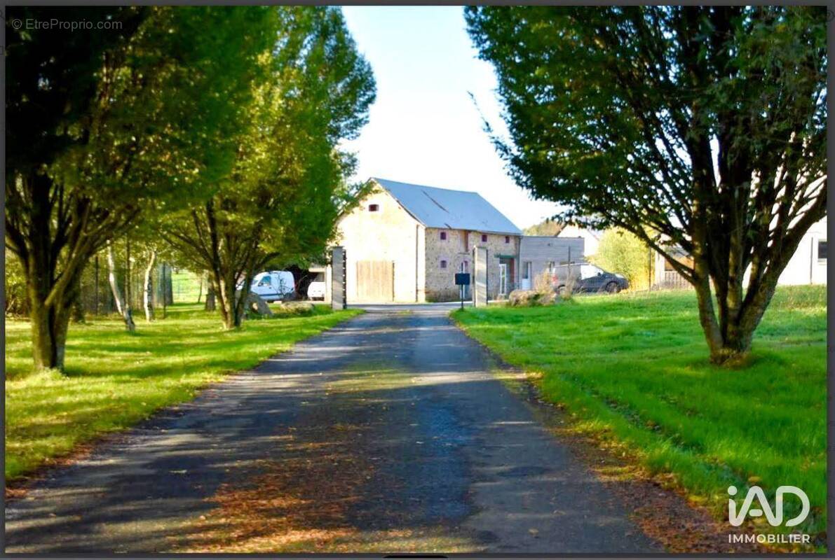 Photo 1 - Commerce à CHATEAU-GONTIER