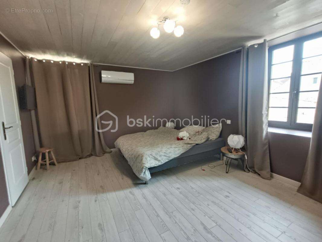 Maison à SAINT-MARTIAL-DE-NABIRAT