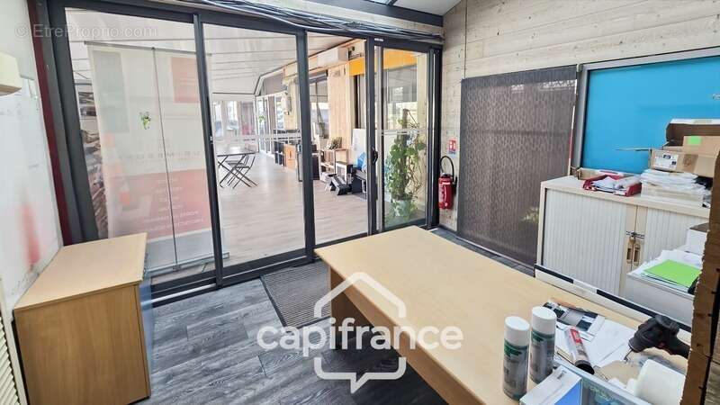 Commerce à OUROUX-SUR-SAONE