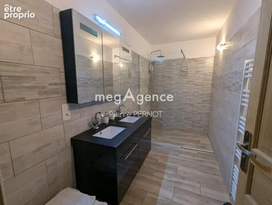 Grande propriété en Pierre avec dépendances - photo 13