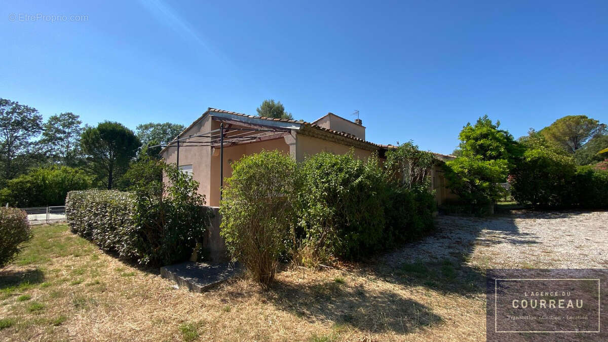 MAISON T5 de 163 M2 avec terrasses, piscine & garage - photo 12