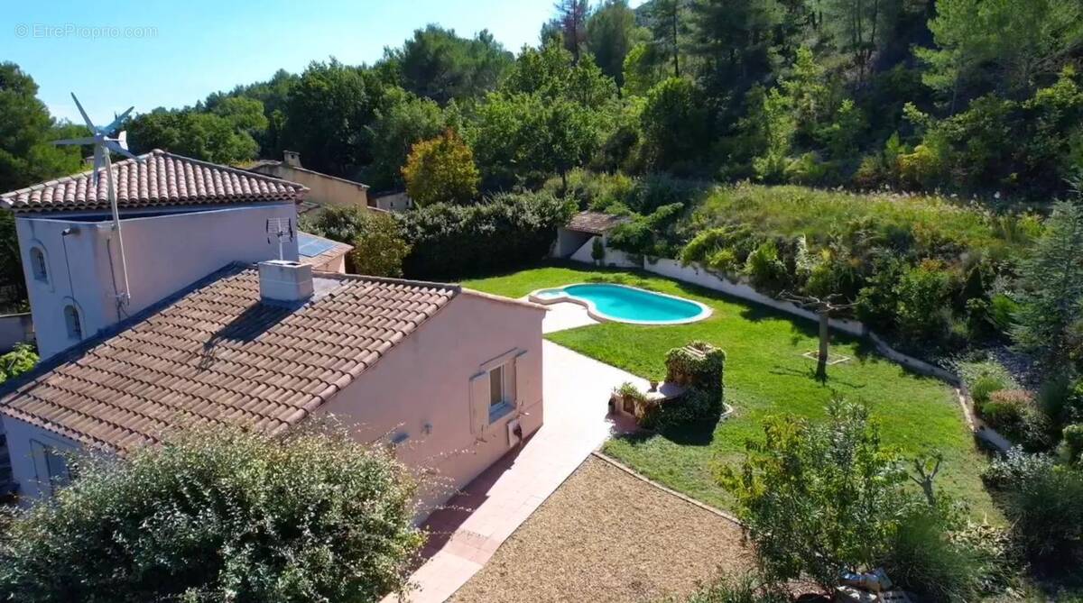 Maison à SAINT-ESTEVE-JANSON