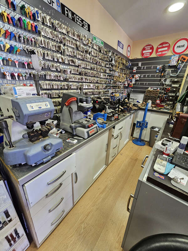 Commerce à CHATEAUNEUF-GRASSE