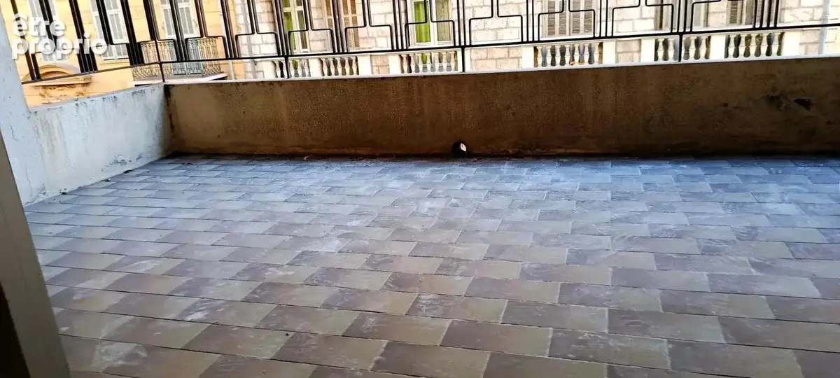 Splendide 3P traversant de 70 m² avec terrasse et balcon – Entièrement rénové et meublé – Nice Libération - photo 2