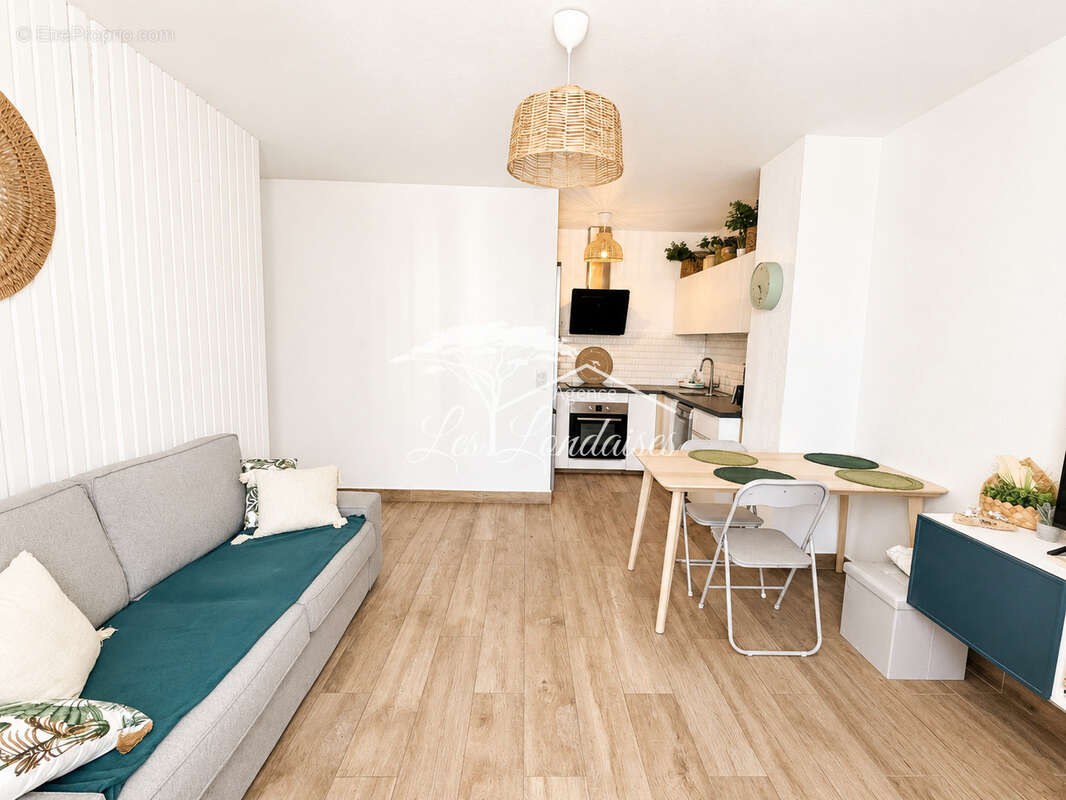Appartement lumineux 3 pièces à vendre à La Londe-les-Maures   Centre-ville   Meublé et entièrement équipé - photo 2