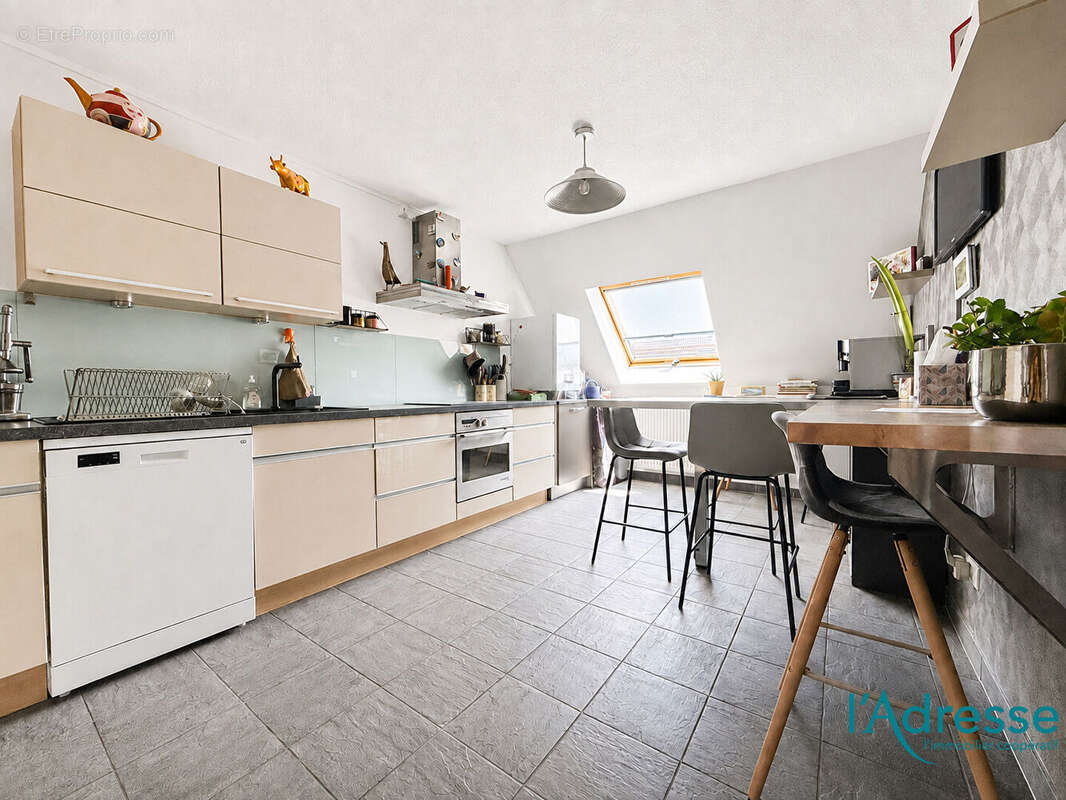 À vendre ? Duplex 4 pièces de 120 m² avec terrasse, garage et stationnements - photo 4