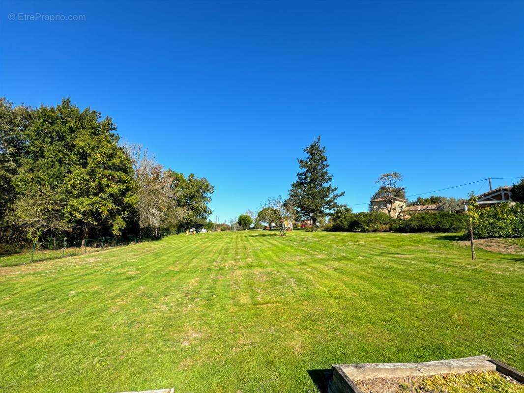 Maison à NOTRE-DAME-DE-SANILHAC