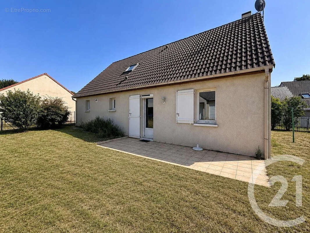 Maison 87 m² à Saint-Jean-De-La-Ruelle  - photo 2