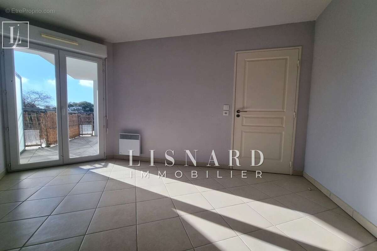 Appartement à VALLAURIS