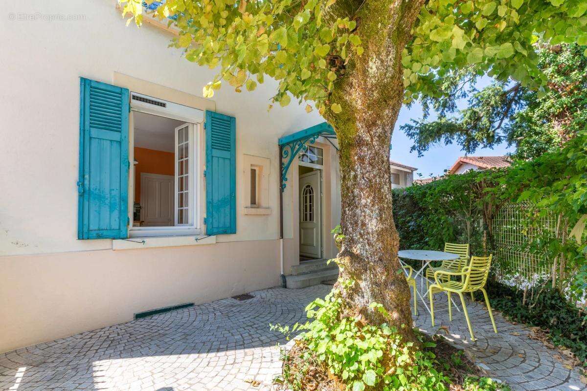 Charmante maison Bourgeoise de 8 pièces de 251 m² avec annexes - photo 6
