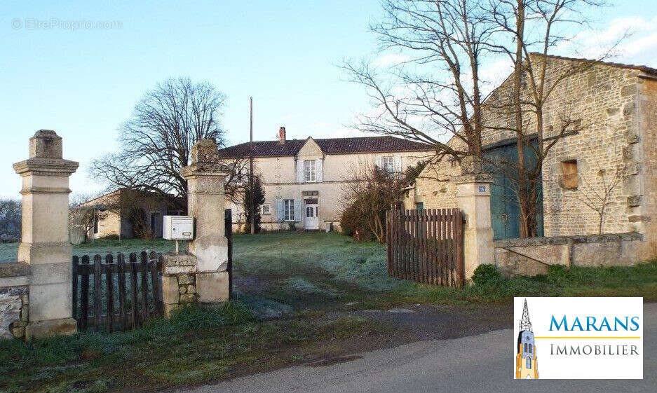 Entrée  Propriété à  (EST) - Maison à LE LANGON
