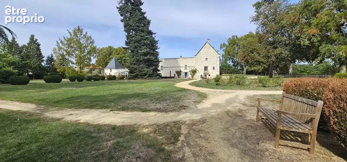 Ancienne seigneurie avec chambres d’hôtes, gîte et parc de 3,6 hectares   Nord de la Vienne - photo 5