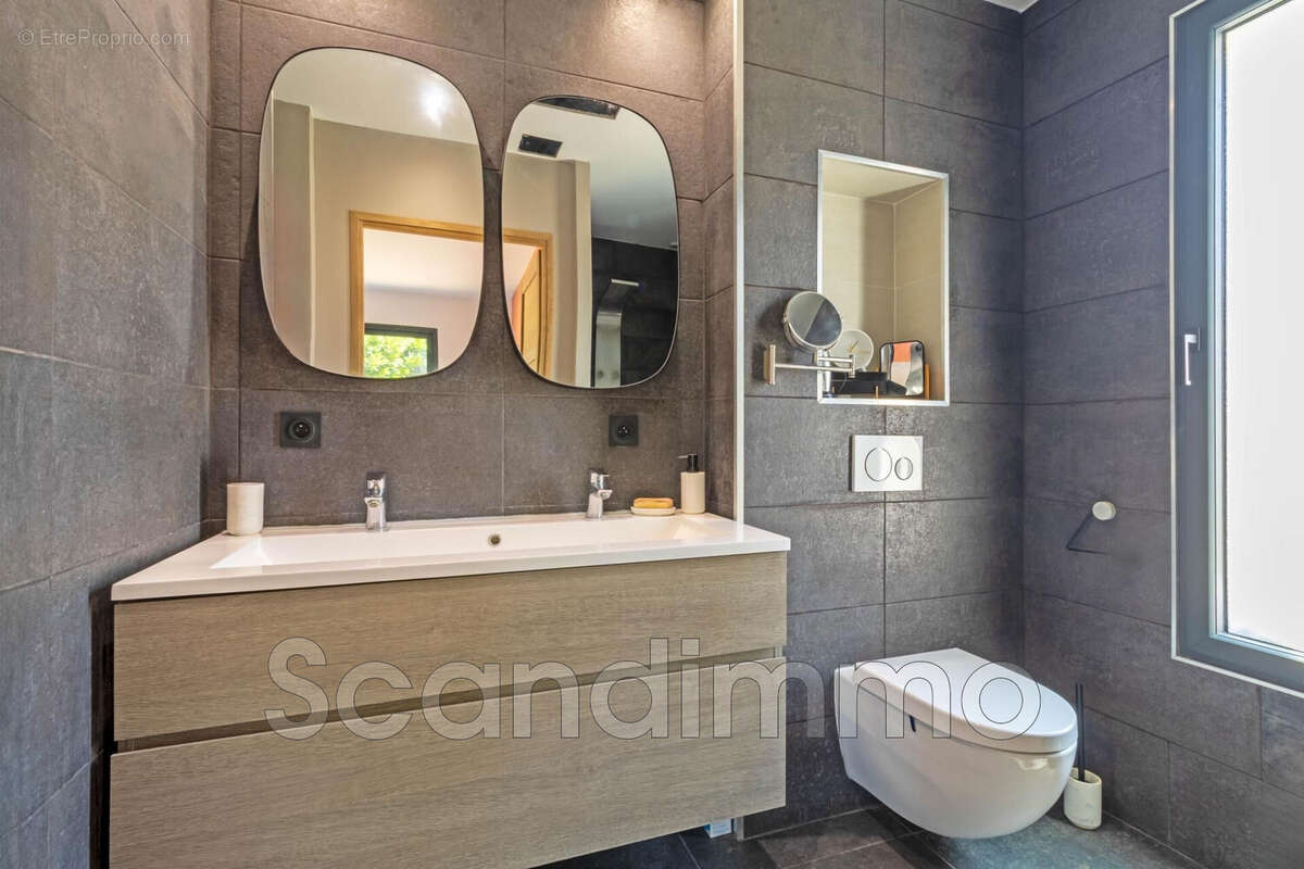 Maison à ROQUEBRUNE-SUR-ARGENS