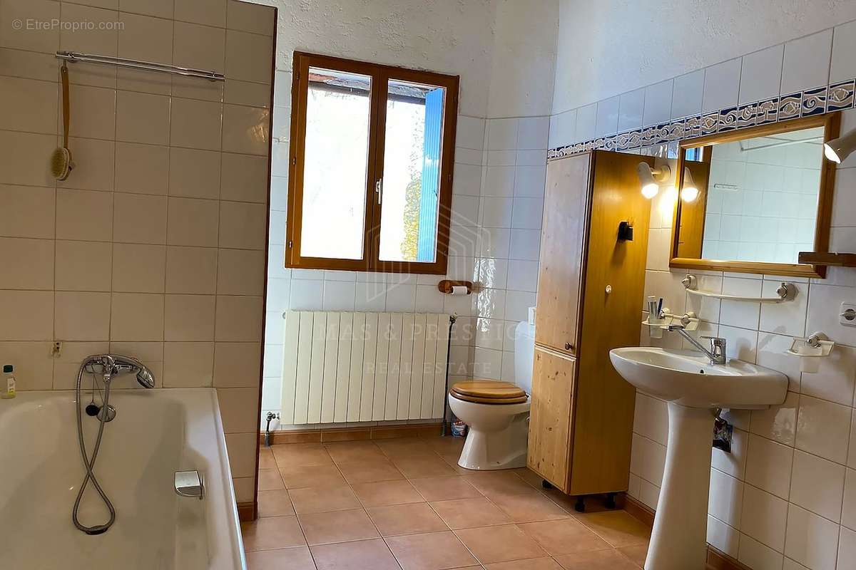 Maison à SAINT-LAURENT-DE-CERDANS